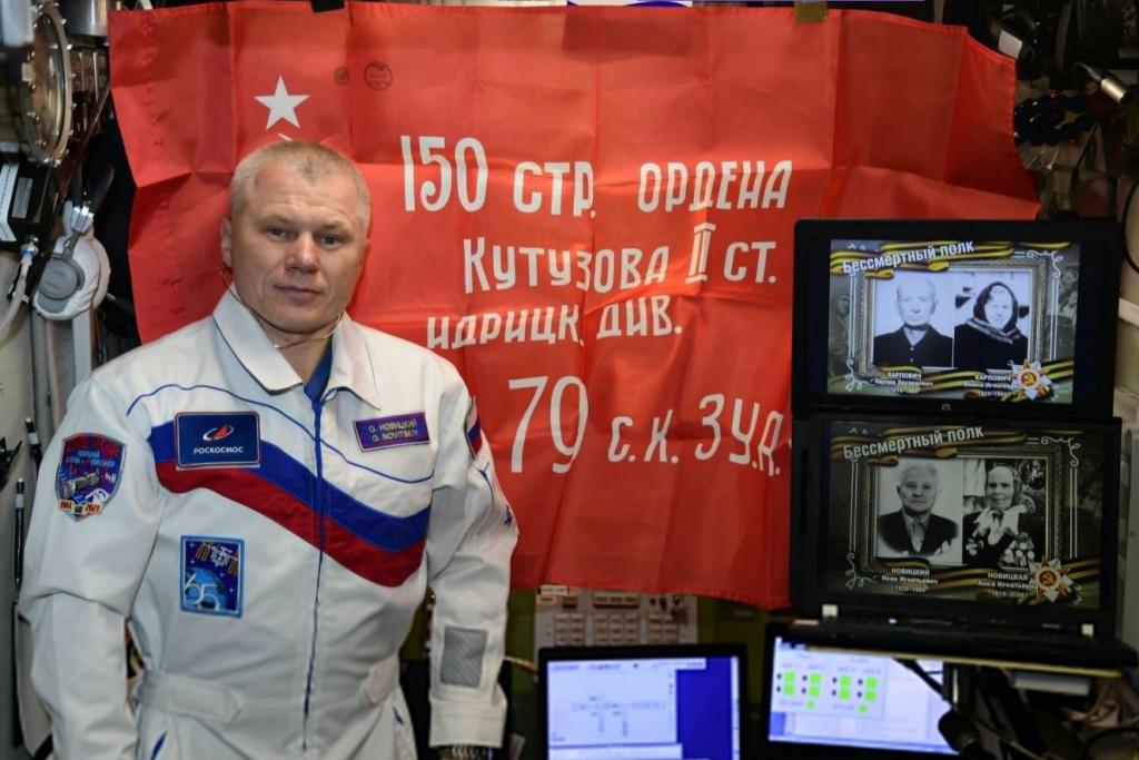 Коляски в форме танков, воздушный парад и "Бессмертный полк" из космоса: как россияне отпраздновали День Победы