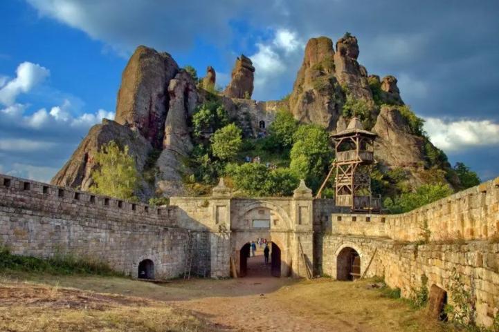 Болгария уже раздает визы туристы из России: куда ехать - лучшие города балканской страны для посещения