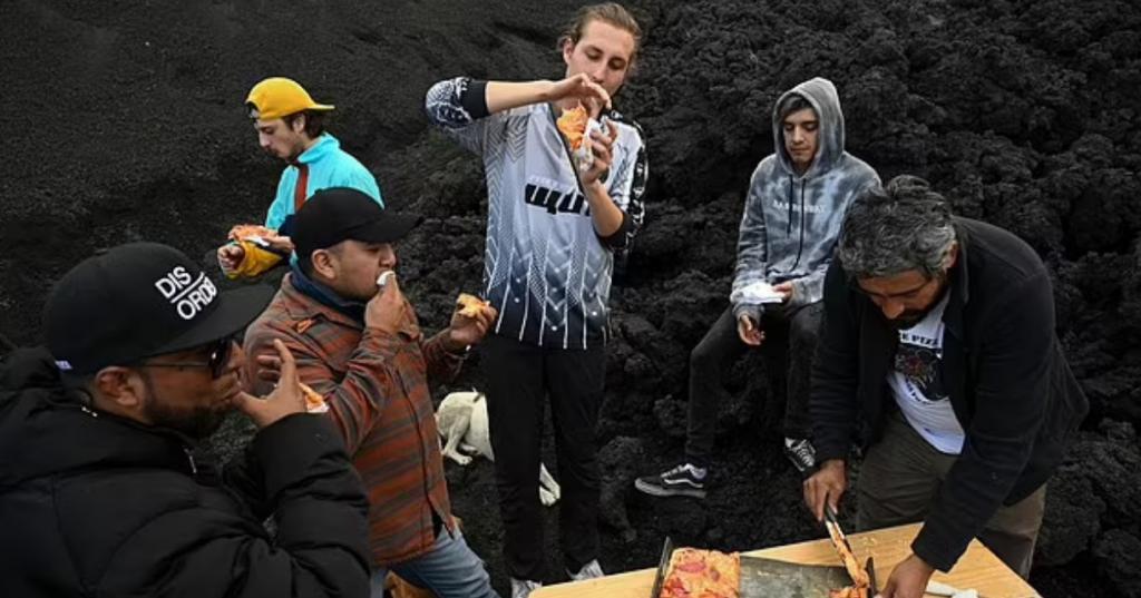 Смекалистый предприниматель в Гватемале использует действующий вулкан, чтобы готовить пиццу для туристов: фото