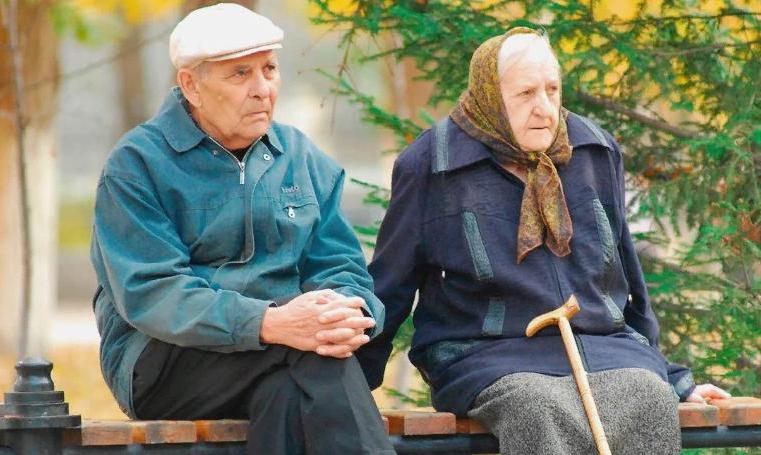 Старость - не всегда мудрость: почему пожилые люди становятся злыми и агрессивными