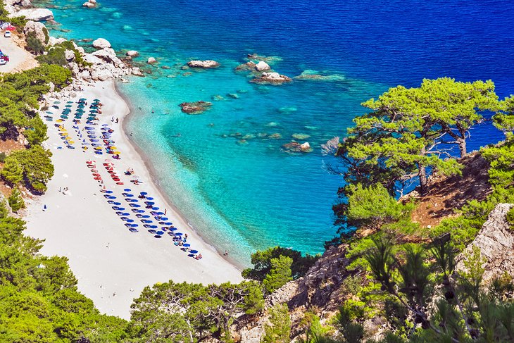 Греция обещает россиянам безопасный отдых: где расслабиться (острова страны с лучшими пляжами)