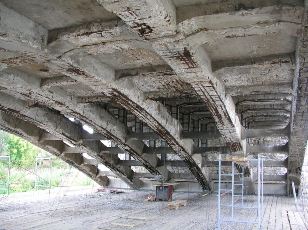 Японские ученые выяснили, почему современные бетон и асфальт разрушаются гораздо быстрее, чем эти же материалы в исторических конструкциях