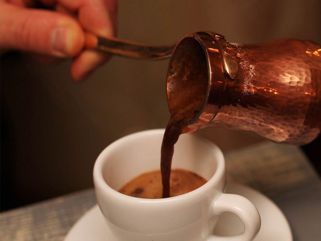 Натуральный, фильтрованный и в маленьких чашках: ученые нашли связь употребления кофе с долголетием