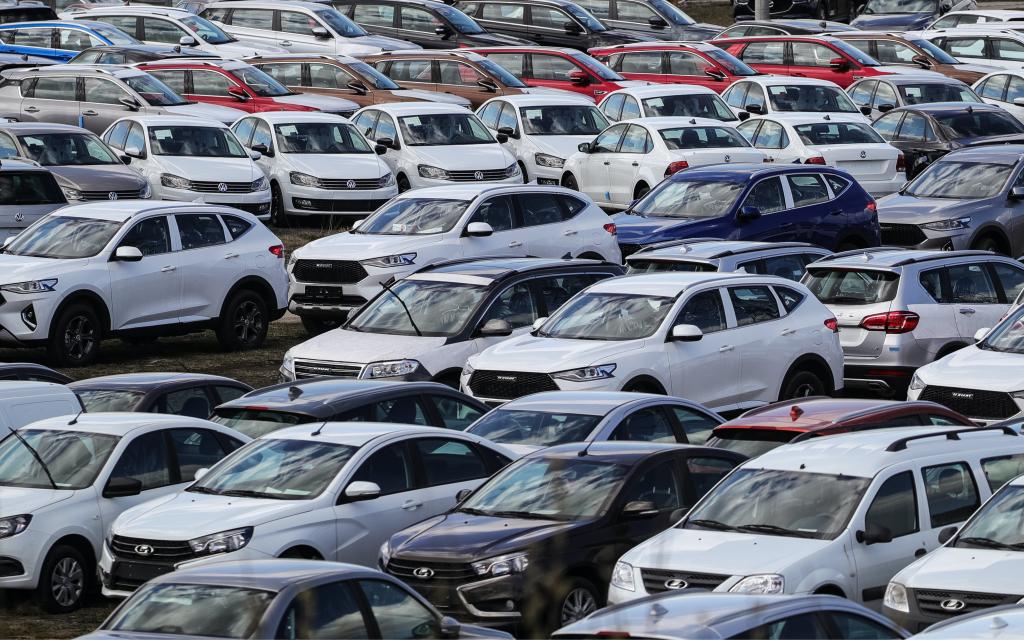Более 56 тысяч новых авто: россияне стали покупать больше импортных автомобилей
