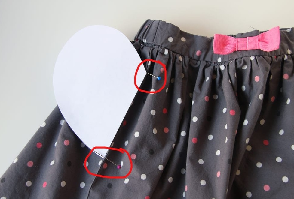 Как добавить боковые карманы на любую детскую одежду простым способом. Юбки, платья и штаны станут намного удобнее