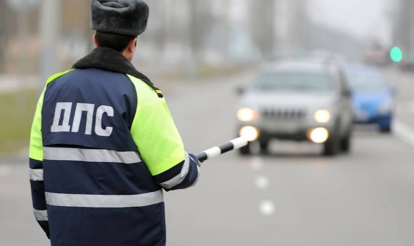 До полумиллиона рублей: юрист предупредила российских водителей о штрафах этим летом