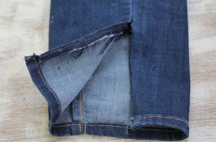 Как вставить "молнии" в штанины без шитья: джинсовый лайфхак