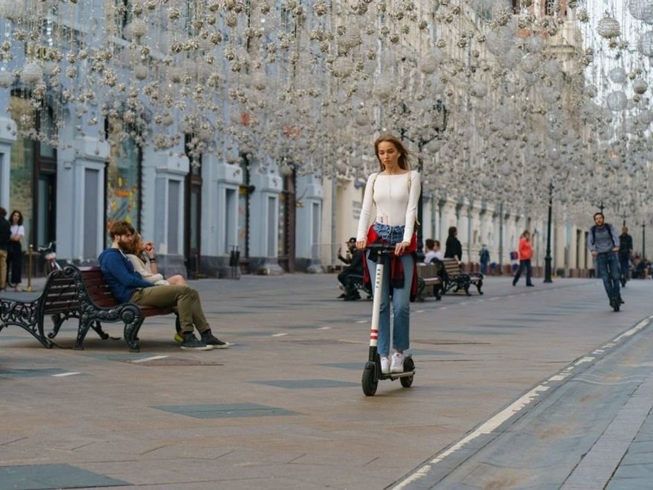 "Такое сделаем и для велосипедов": в Москве ограничат скорость электросамокатов