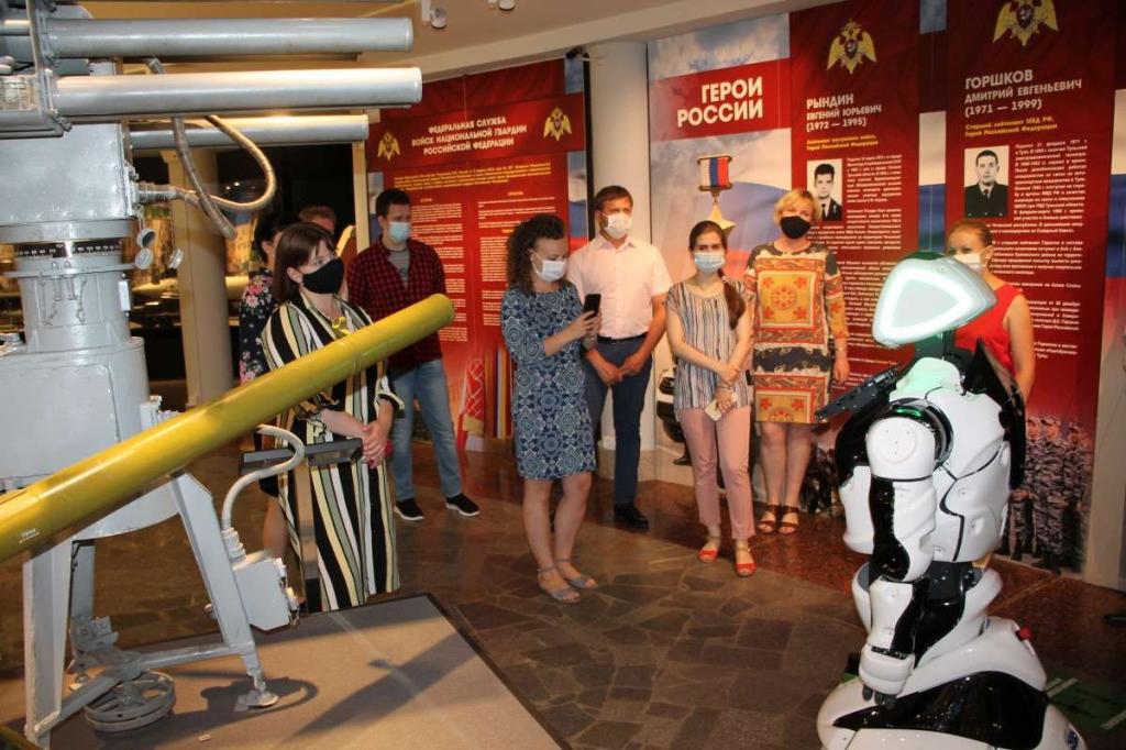 Российский робот Promobot принят на работу гидом в музей монумента Байтерек, расположенный в столице Казахстана