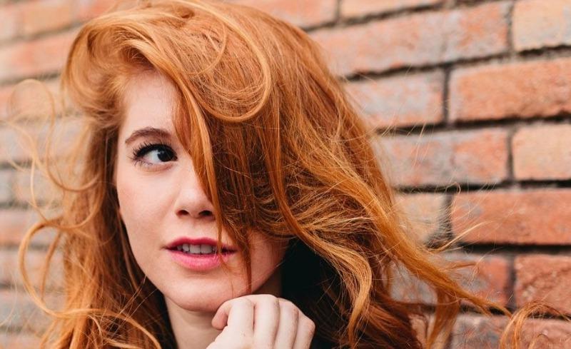 Какие оттенки волос способны омолодить женщину, и какие, добавят лишний возраст