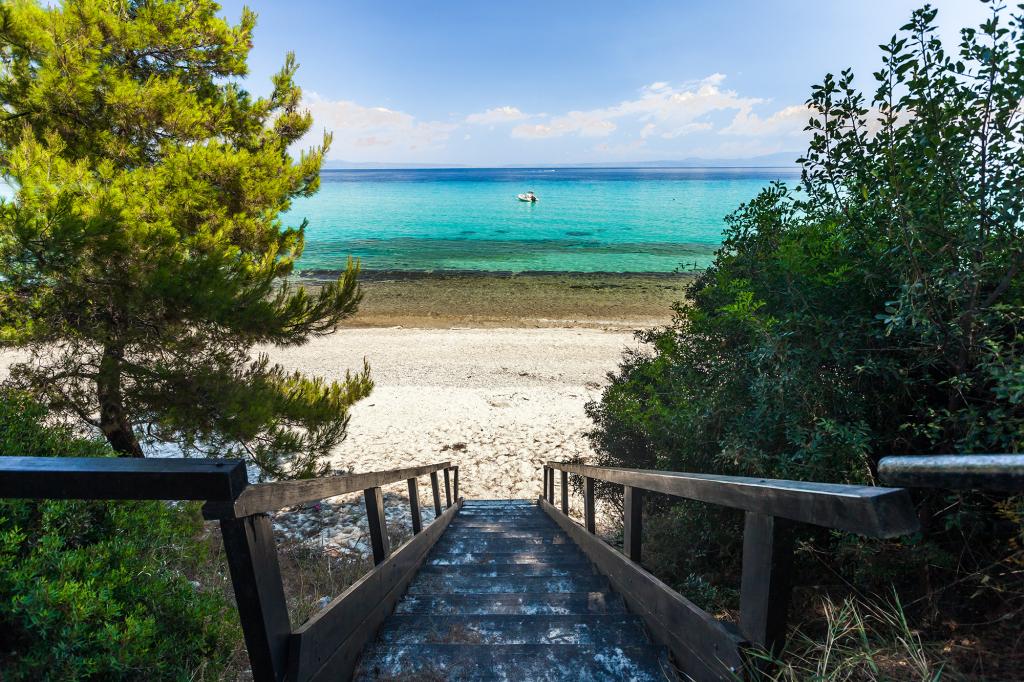 Греция стала второй страной мира после Испании по числу чистых пляжей: где найти самые ухоженные места