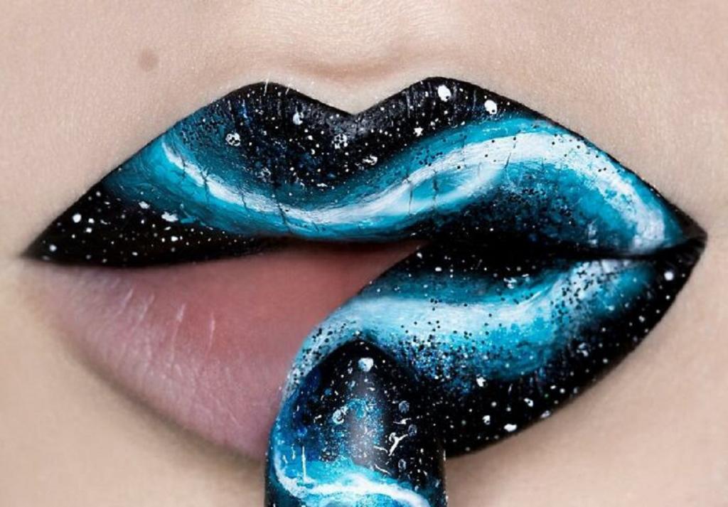 Андреа Рид - визажист, фотограф и модель, которая известна тем, что превращает губы в красочные шедевры