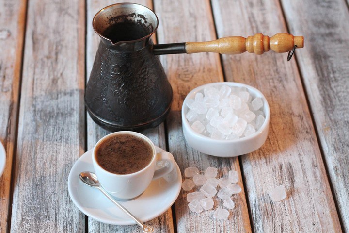 Жарим с солью и не только: несколько простых хитростей, которые вернут залежавшемуся кофе вкус и аромат