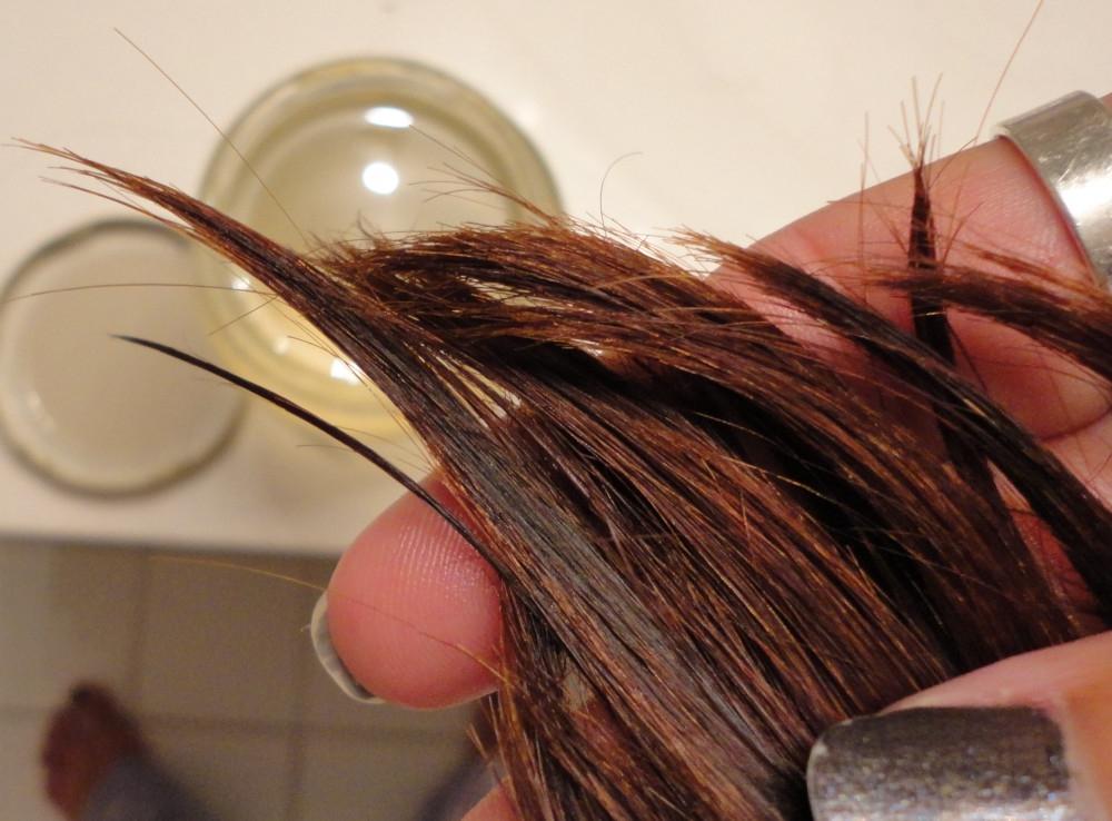 Худшее, что можно придумать для своих волос, - нанести на них масло. Почему так: объяснение простыми словами