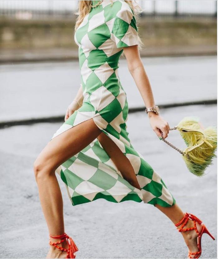 Эффектные комплекты, волшебные фасоны и зеленый цвет: летние наряды, которые добавят женщинам смелости и стиля