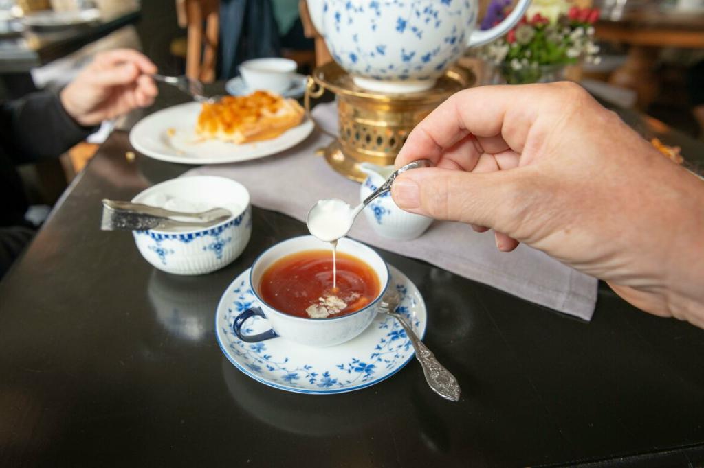 Сначала сахар, потом чай, а сверху взбитые сливки: необычная чайная церемония в Германии
