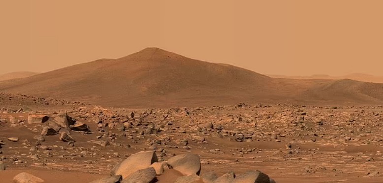 Марсоходу удалось сделать кадры облаков, которые на Красной планете появляются очень редко: фото