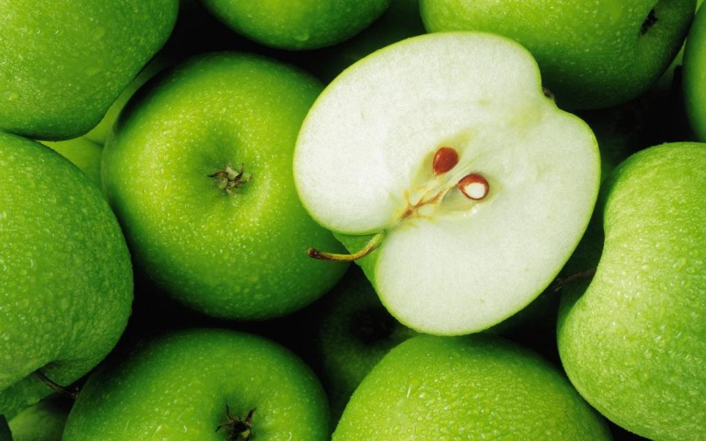 Кислые, но полезные: почему выбор врачей и косметологов - зеленые яблоки