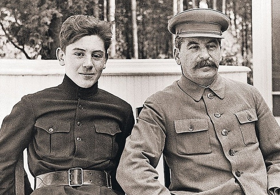 Их брак вызывает больше вопросов, чем ответов: кем была последняя жена Василия Сталина