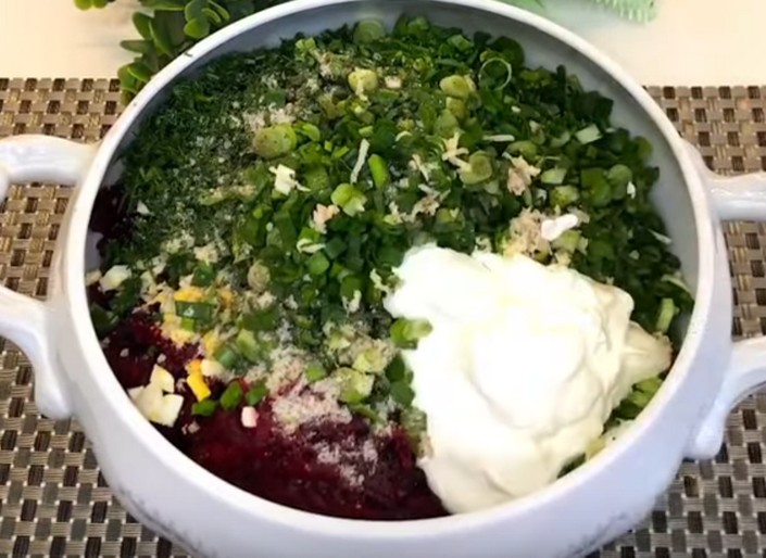 Освежающий летний суп: холодный литовский шалтибарщай на кефире