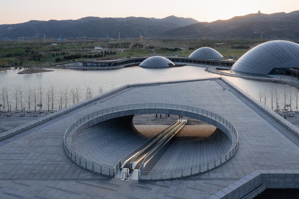 В Китае завершили строительство Тайюаньского ботанического сада с гигантскими купольными теплицами