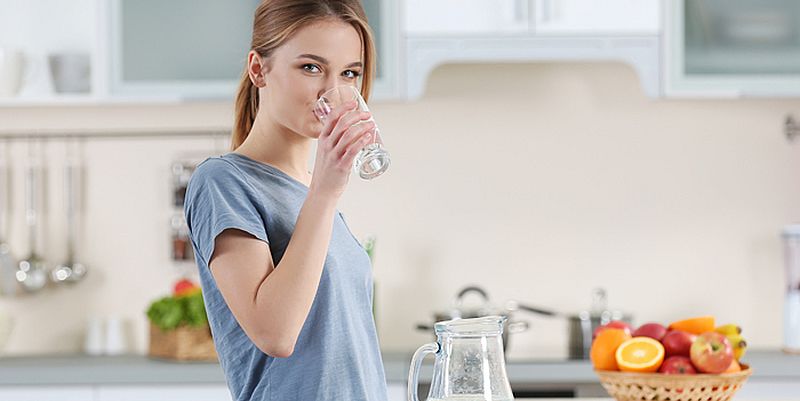 Способна подавлять чувство голода: как правильно пить воду, чтобы похудеть