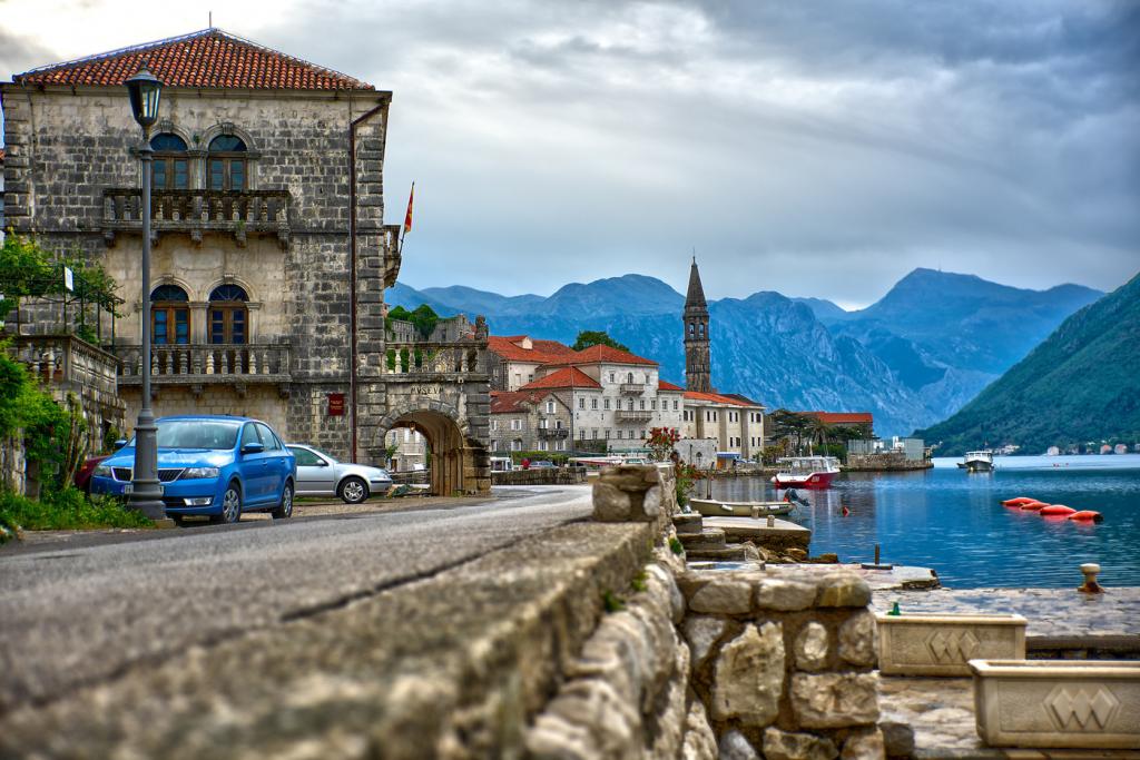 Черногория открывается для россиян без виз и ПЦР-тестов. Как добраться до страны туристам?