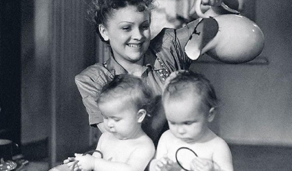 Несчастье для всей семьи: как наши прабабушки относились к близнецам