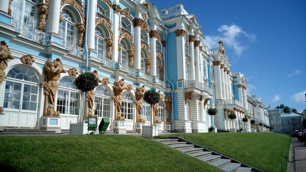 Не только Петергоф: лучшие однодневные туры из Санкт-Петербурга и их цены