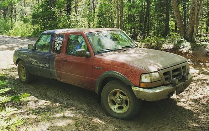 «В какую сторону он движется?»: странный Ford Ranger «Тяни-Толкай» - людям интересно, оформлен ли он по закону