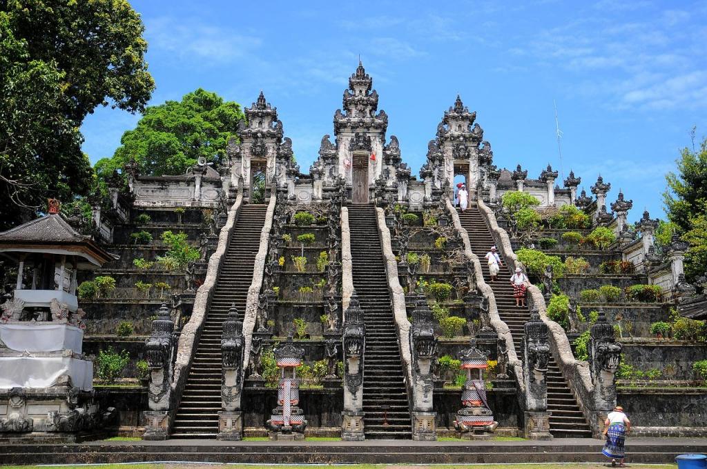 Власти Индонезии ожидают, что иностранные туристы вернутся на острова в июле