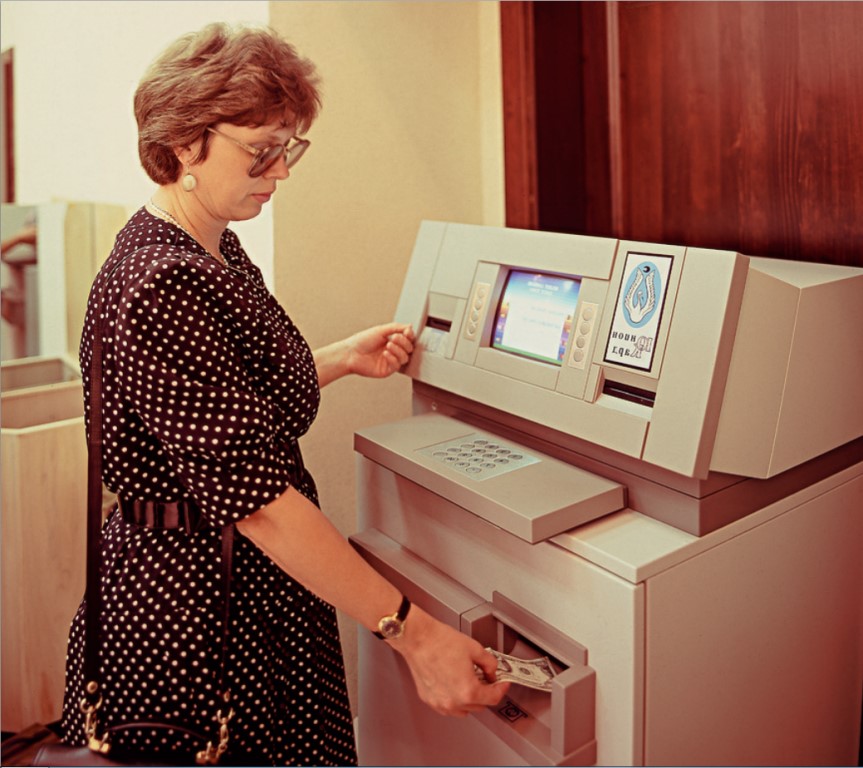 У банкомата есть "мозги" и он иногда мерзнет: что еще мы не знаем о "денежных машинах"