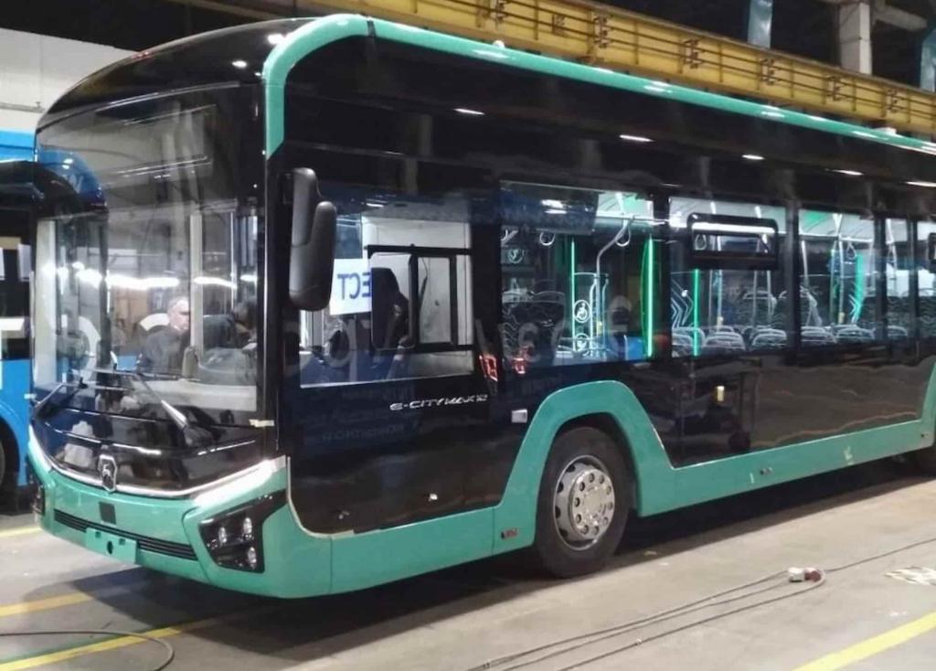 Завод ГАЗ создал новый автобус — GAZ Citymax-12. Машина эксплуатируется на 3 типах силовых установок: метановая, дизельная, электрическая