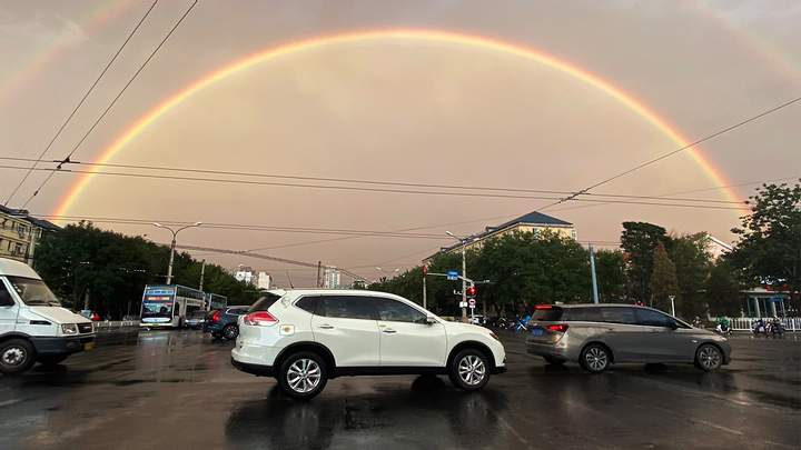 Скоро зарядят дожди, а солнца станет меньше: что может отсыреть в машине в такую погоду, как избежать проблем