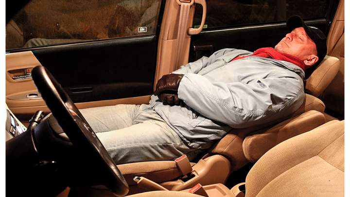 Как и выспаться в машине, и обезопасить себя от неприятностей: советы автомобилистам