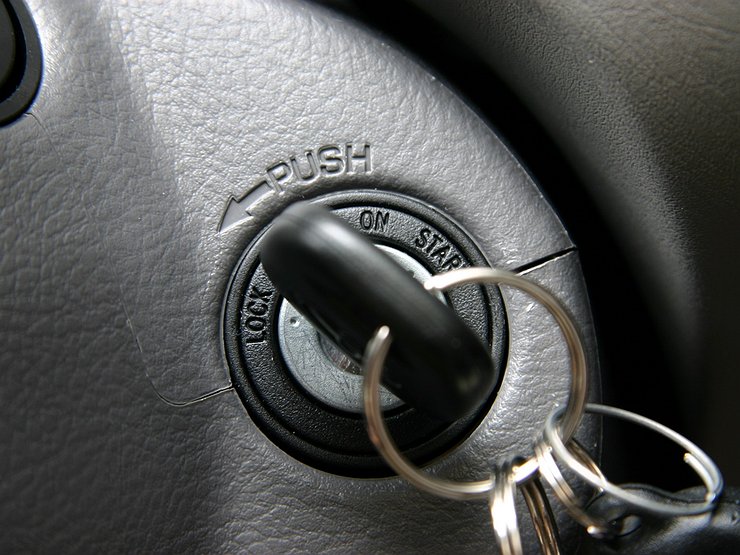 Автомобилю Hyundai Genesis ключ не нужен. Технология идентификации водителей Face Connect узнает своего владельца в лицо и открывает двери