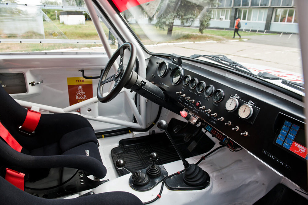 При участии АвтоВАЗа доработана Lada Niva 1984 года выпуска. Машина с гонщиками Швейцарии примет участие в ралли-рейде «Дакар-2022»