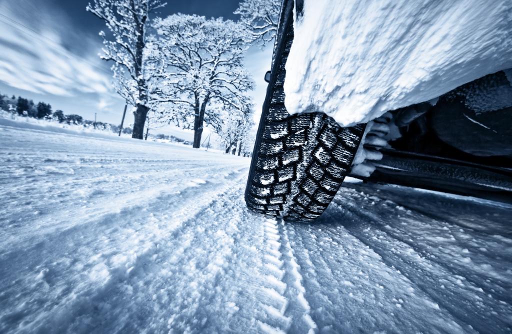 Длинная дорога автомобилем зимой: как правильно подготовиться в путь