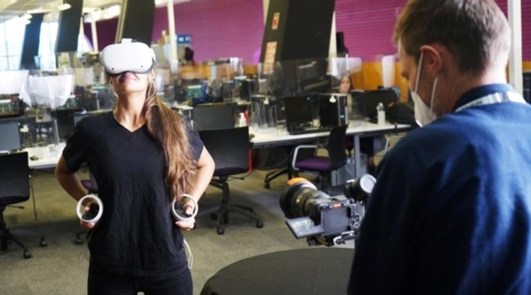 В Британии изобрели VR-программу, которая позволяет студентам подготовиться к собеседованиям, создавая имитацию интервью