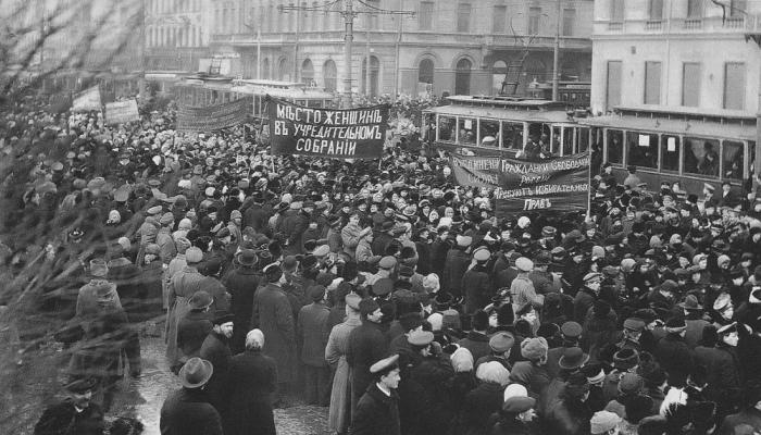 Женская демонстрация в Петрограде