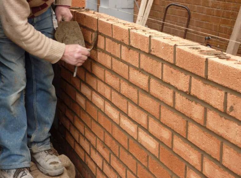 Различные способы кладки кирпича: выкладываем стены дачи самостоятельно