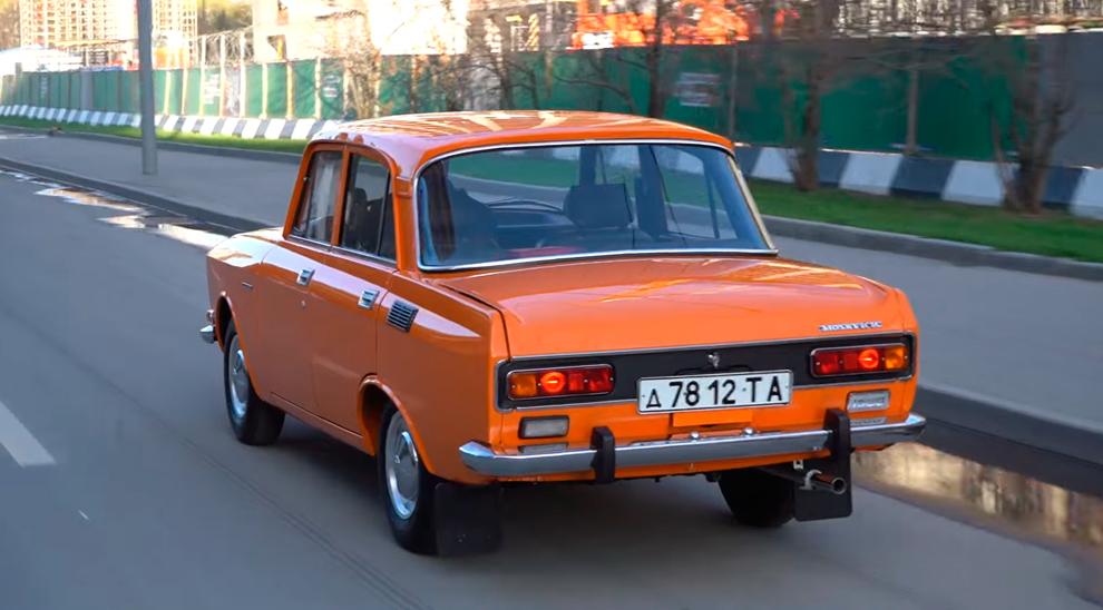 Свыше 40 лет новый автомобиль стоял в гараже: под Тамбовом обнаружена "капсула времени" - "Москвич-2140"