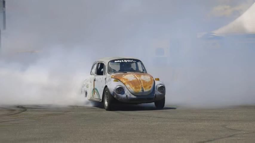 Проект «Серое вещество»: несмотря на потрепанный вид, Volkswagen Beetle оснащен 6-литровым мотором и подвергся серьезным модификациям
