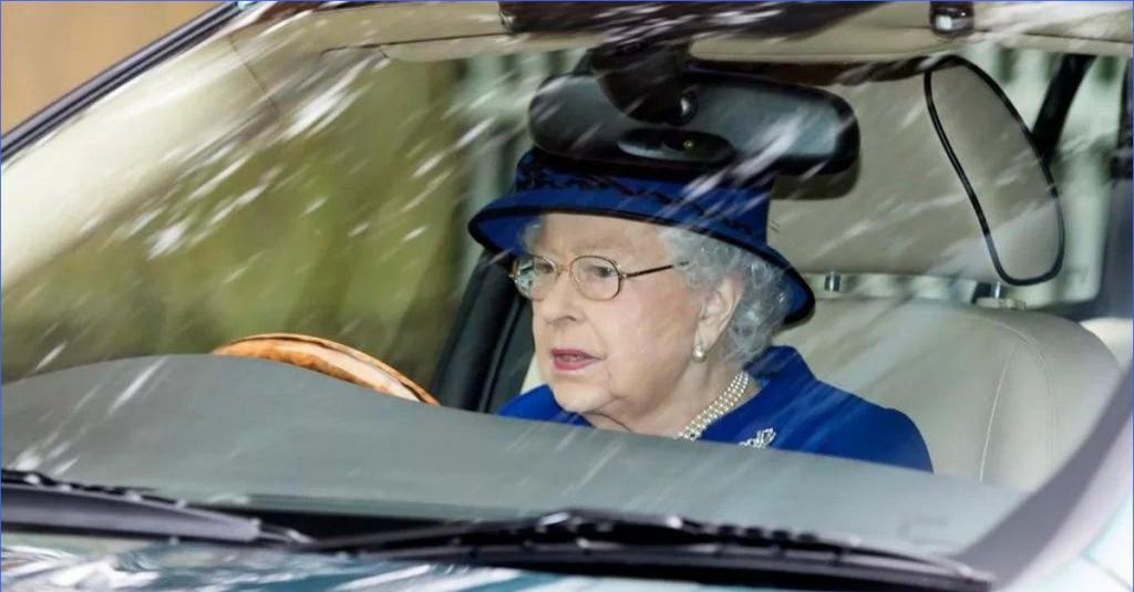 Продано с аукциона: водительское удостоверение королевы Британии Елизаветы II купили за 7,8 тысячи $