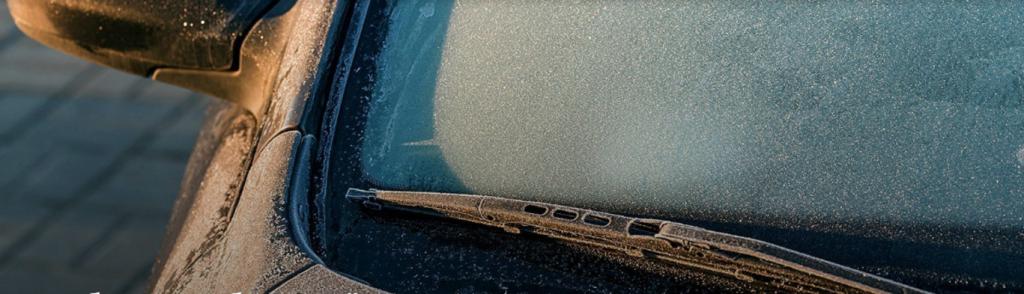 Быстрое удаление льда со стекол автомобиля: как это сделать, не применяя кипяток и скребок