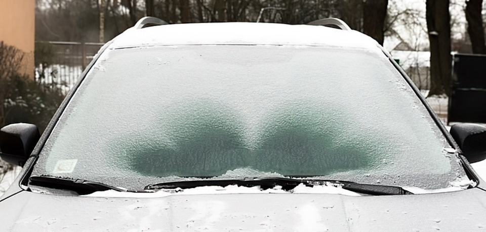 Быстрое удаление льда со стекол автомобиля: как это сделать, не применяя кипяток и скребок