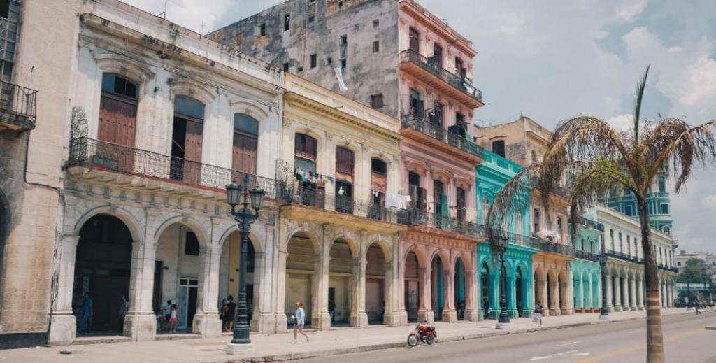 VIva la Cuba: еще в одной стране начали принимать российские карты «Мир»