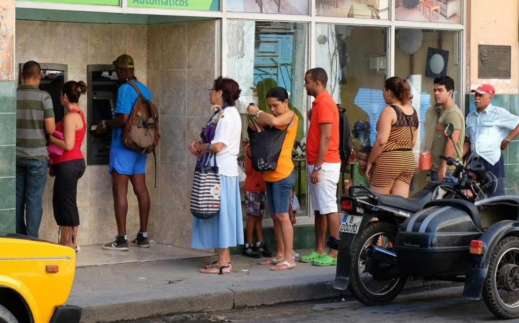 Вскоре не только в банкоматах: на Кубе планирует запустить оплату картами "Мир" за товары и услуги через эквайринг
