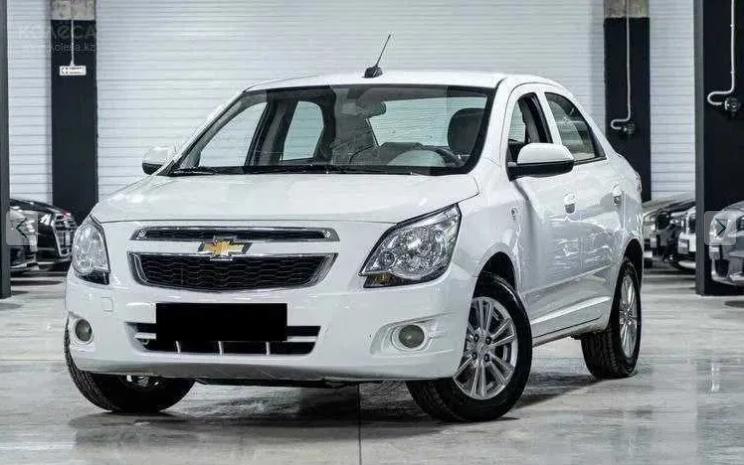 В дилерских центрах появились Chevrolet Cobalt: автомобили снова вернулись в РФ