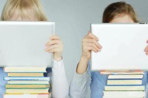 Чтение каких книг полезнее для ума детей - печатных или электронных